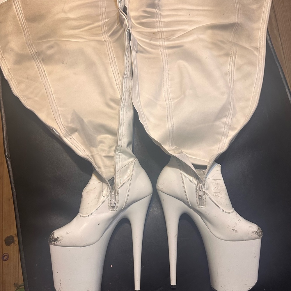 Elegant White Platform Boots